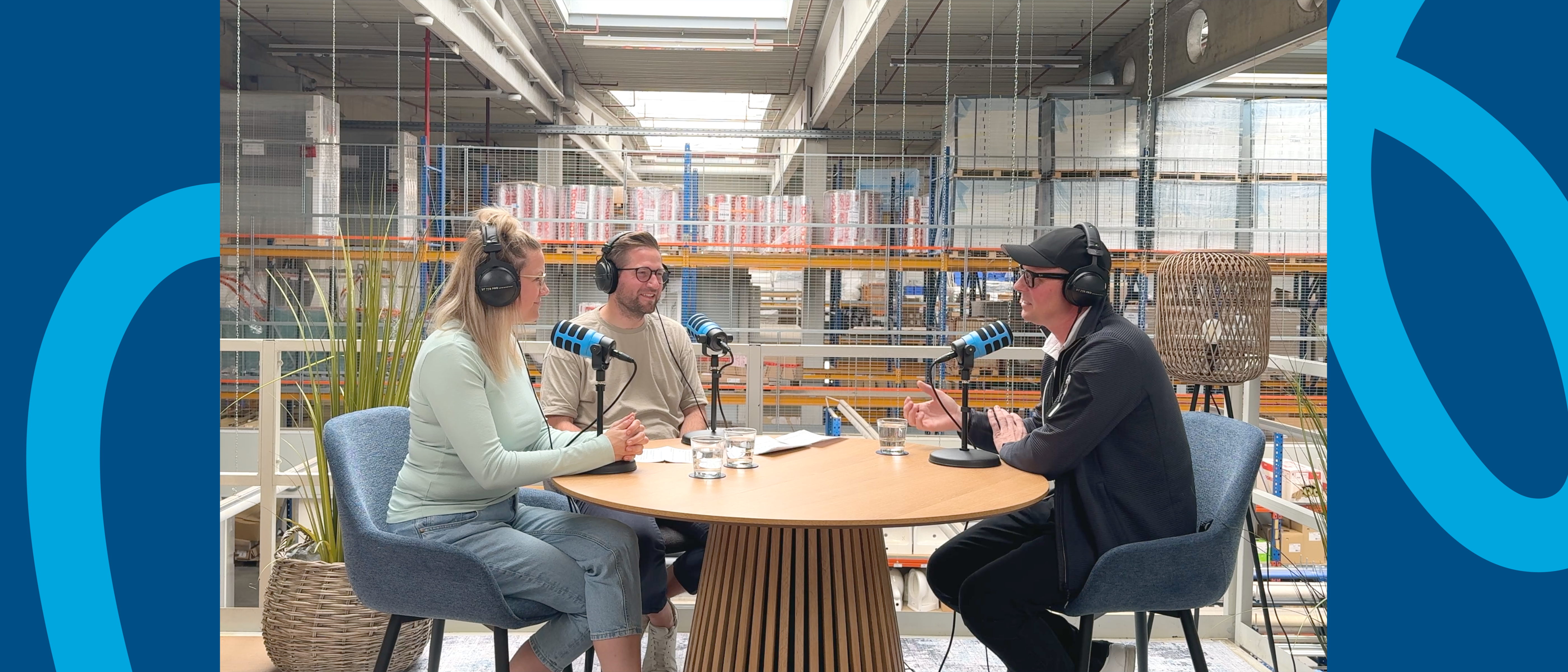 Hosts R+F Podcast Marina Prucker und Bene Schellenberger mit Gast Patrick Stimpfle im Podcast-Studio