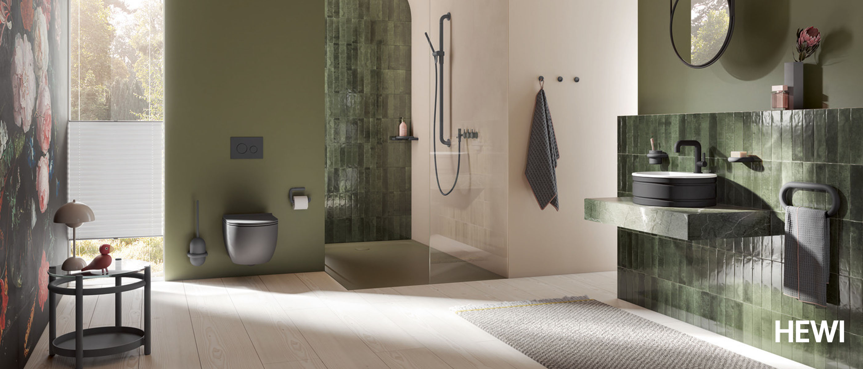 HEWI Serie 477/801 Bad in Grüntönen, HEWI Logo