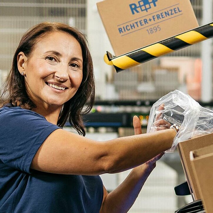 Mitarbeiterin in der Logistik bei R+F