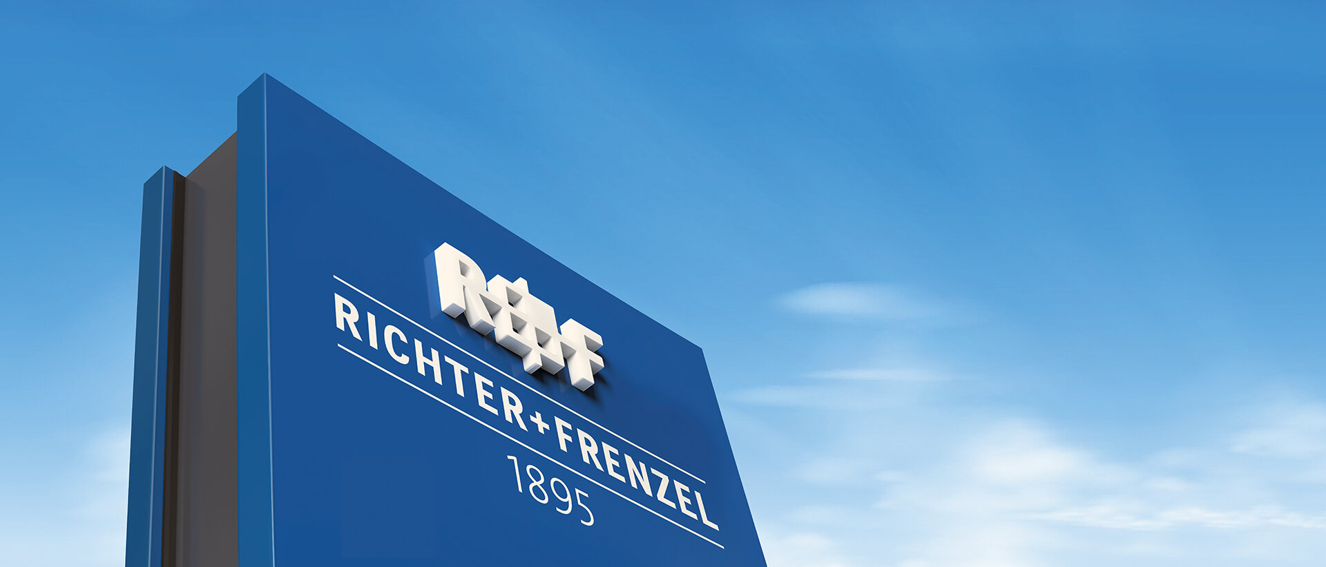 Pylon mit Richter+Frenzel Logo