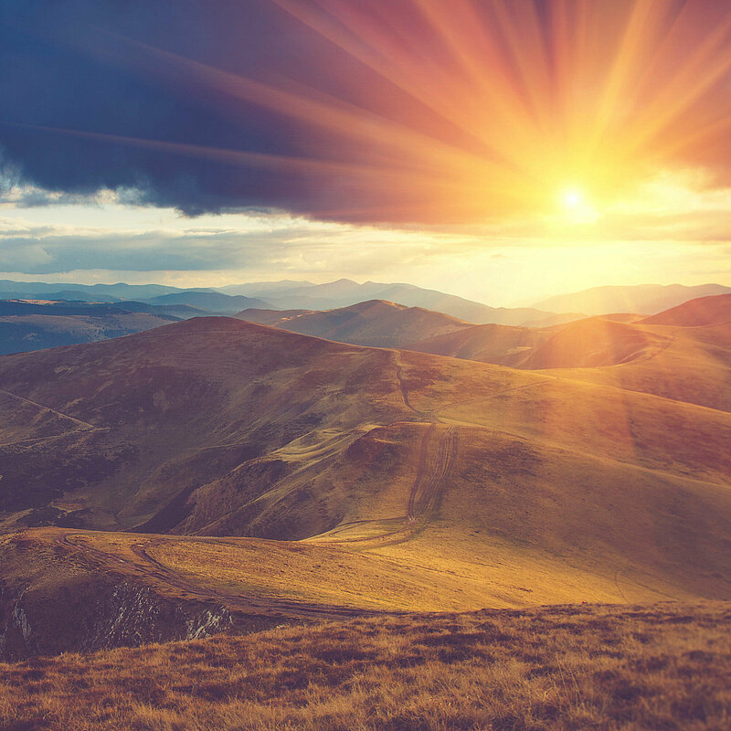Sonne bricht durch die Wolken