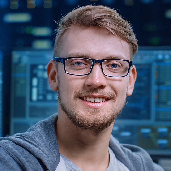 R+F IT-Mitarbeiter im Büro