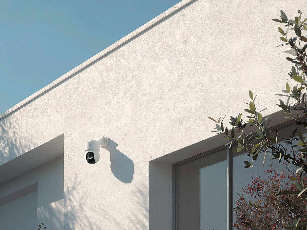© Homematic IP Homematic IP Überwachungskamera an Hauswand