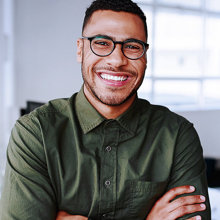 R+F Mitarbeiter im Büro