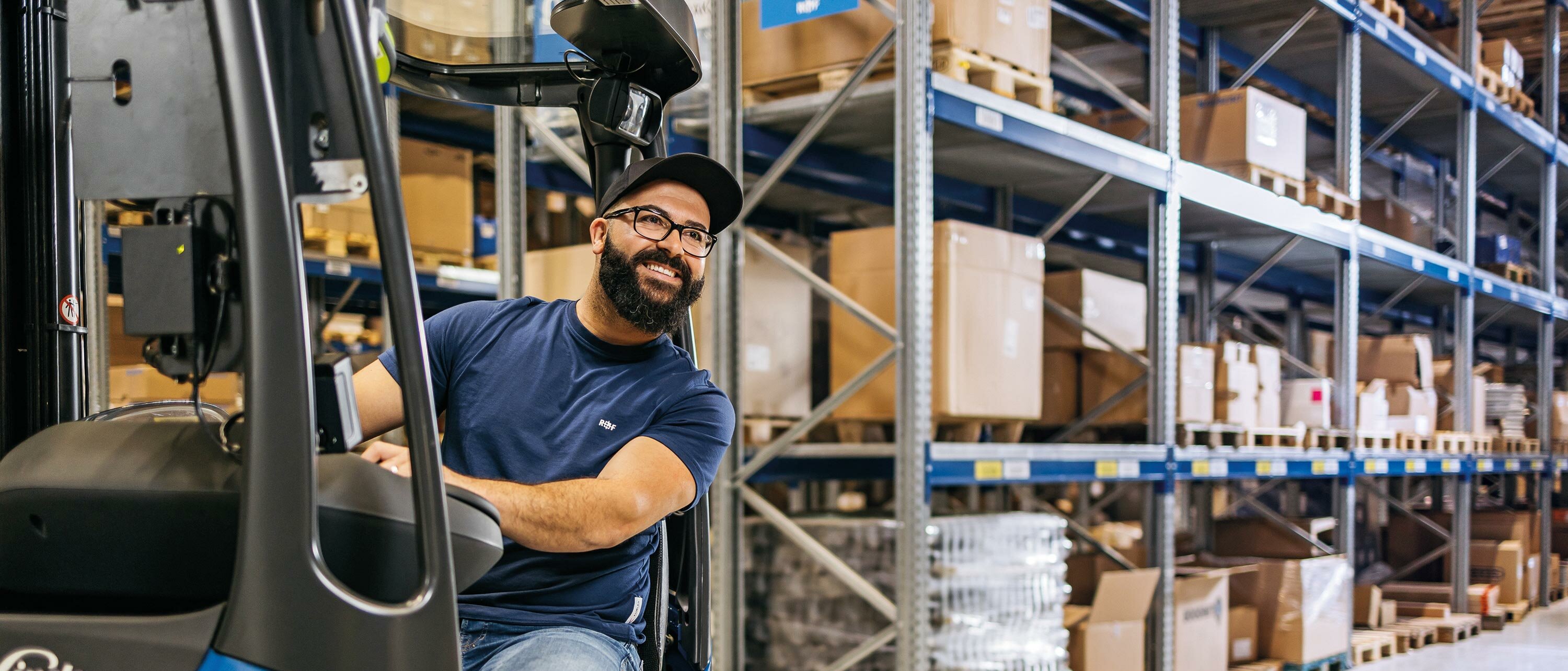 Logistikmitarbeiter bei R+F