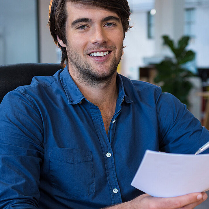 R+F Mitarbeiter im Büro