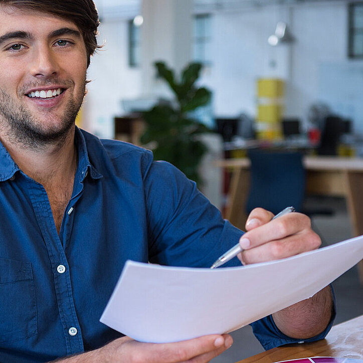 R+F Mitarbeiter im Büro