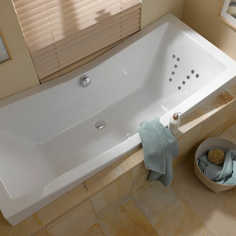 Badewanne mit Whirlfunktion