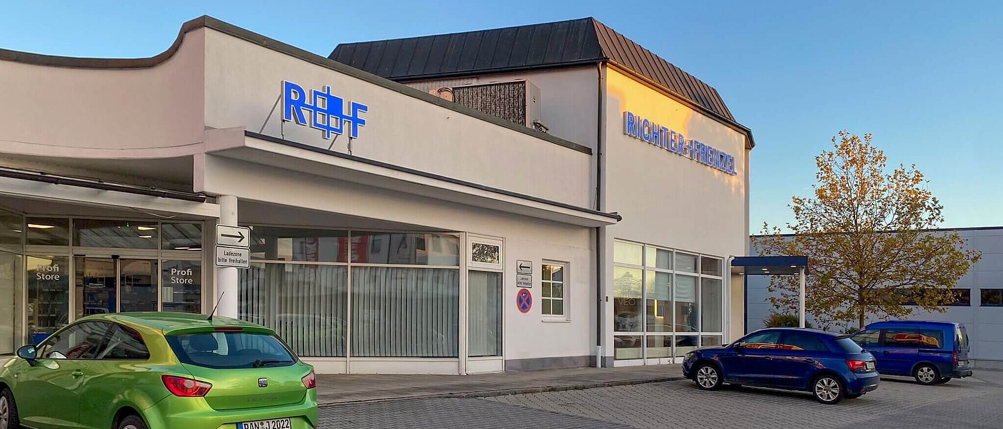 Richter+Frenzel Eggenfelden, links ProfiStore, rechts BäderStore