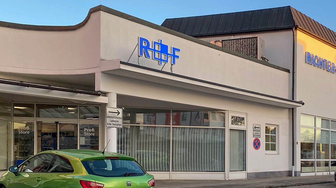 Richter+Frenzel Eggenfelden, links ProfiStore, rechts BäderStore